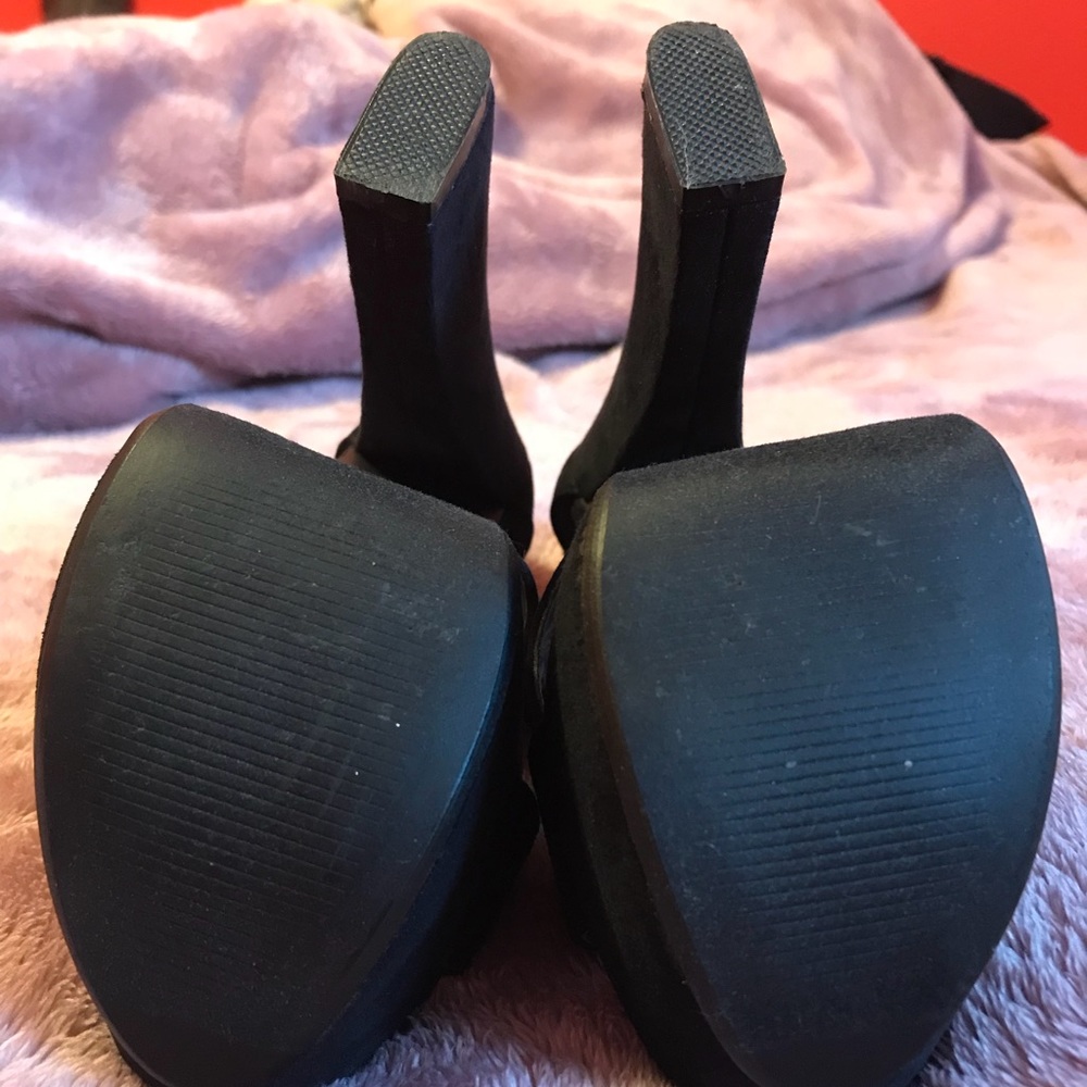Forever 21 black high heels - Picture 3 of 3